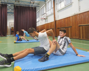 Posilňovanie vo dvojici s váhou vlastného tela