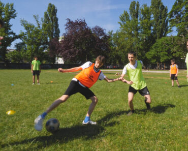 Prihrávaná dvojíc vo štvorci - futbalová prípravná hra