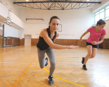 Tabata kruhový tréning bez náčinia na hodine telesnej výchovy