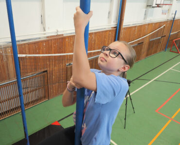 Učíme šplh na lane a na tyči tak, aby to bavilo aj dnešné deti