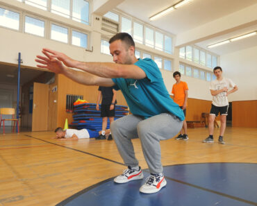 Nácvik skoku z miesta v parkúre