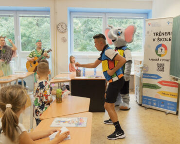 Tanečná rozcvička v triede – Zošit na hlave, rytmus v nohách