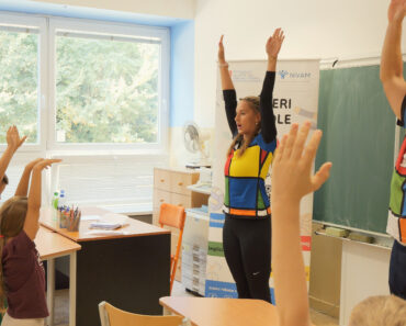 Zvieratková rozcvička v triede pre najmenších školákov