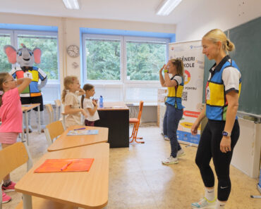 Triatlon priamo v triede. Hravá rozcvička bez pomôcok, ktorá rozhýbe deti, zapojí fantáziu a dodá energiu na učenie.