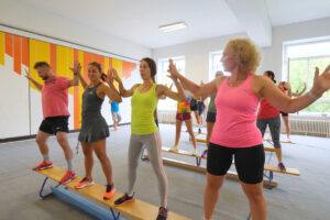 Rozbehania a rozcvičenie s lavičkami